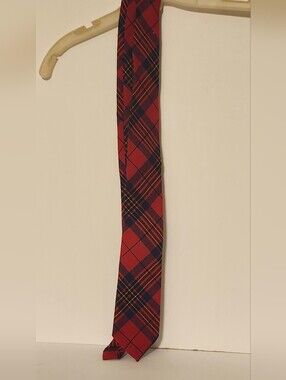 Red Plaid Men's Tie - Classic Scottish Wool Tartan Style